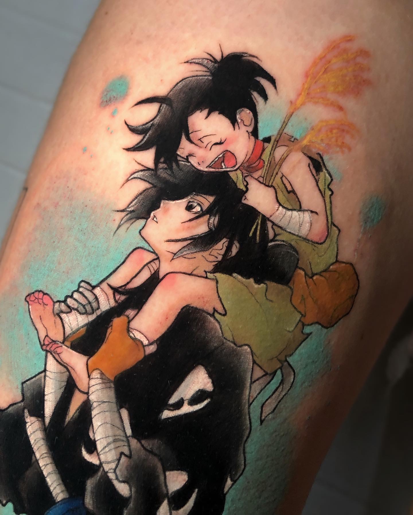 Tatuagem dos personagens Dororo e Hyakkimaru, feita por Nathalia Veiga em Londrina, PR